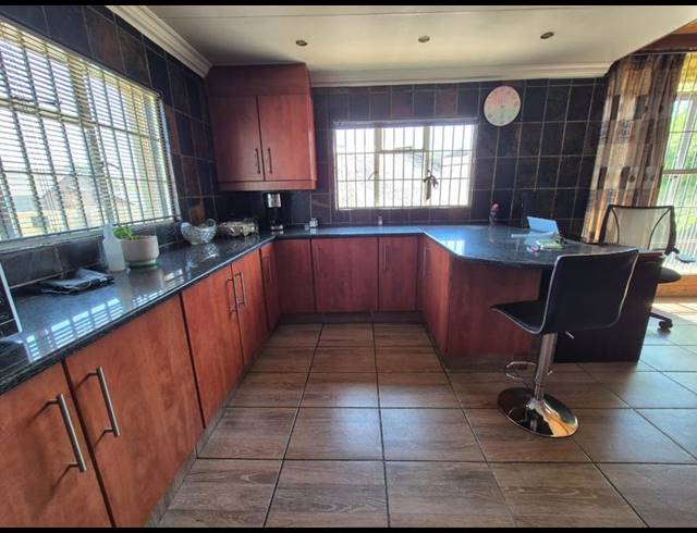 3 BEDROOM HOUSE FOR SALE IN ALBERTON NORTH